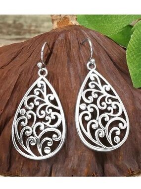 ⭐️ 5 for $25 Vintage Style Silver Tone Hoop Earrings